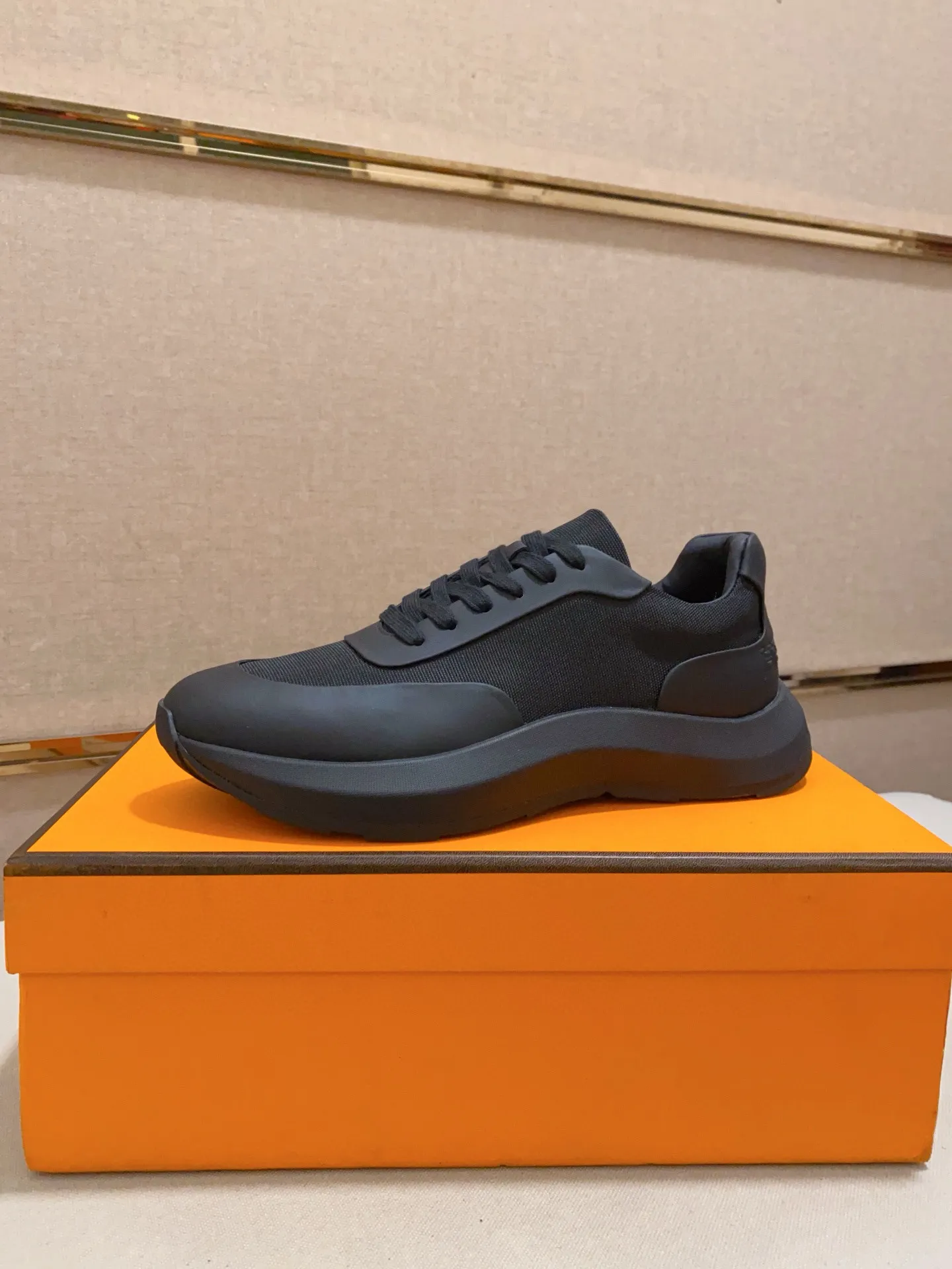 Men's clothing and shoes💰: 600💰《HERMES》【Classic Original Version】Hermès; Top 🔝 Purchasing Agency 🔍🔍Men's latest 🇺🇸 counters are on sale simultaneously, original imported from Italy ▲▲Silk cowhide with breathable fabric ▲▲ (high-end and expensive Qi·Grade) Exquisite workmanship (Italian 🇮🇹Imported water-dyed 🐂cowhide lining) Sole: Original sole provided by the original factory, ⚠️Exclusive double-layer activity·TPR·Rubber·Combined molded outsole; Super·comfortable·wear-resistant·non-slip·environmental protection The real thing is more beautiful if you take the real thing (high quality, follow the order), you can enter and exit the counter at will * Number of yards: 38·39·40·41·42·43·44# (can be customized 45.)